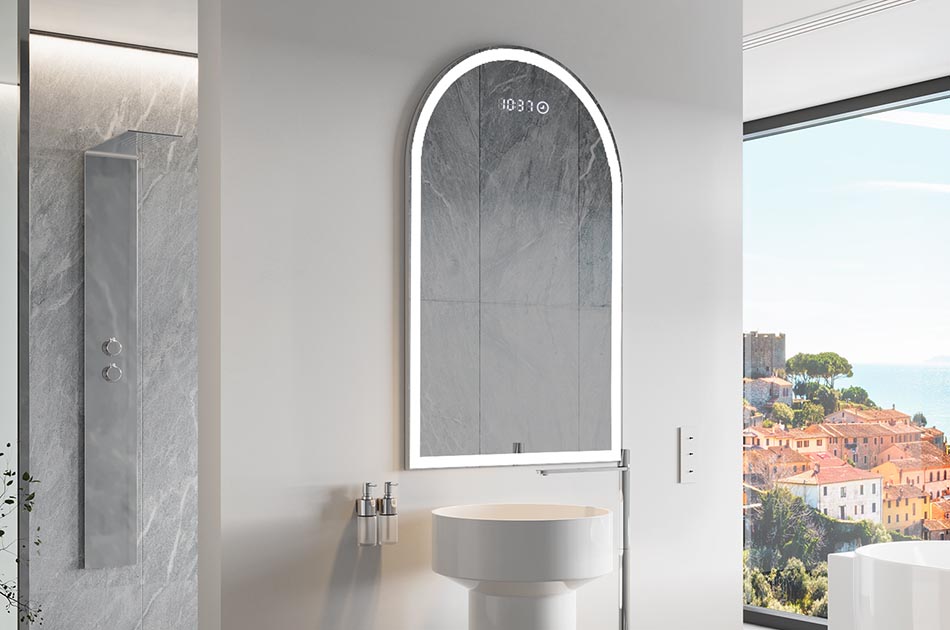 Uregelmessig speil med delikat ambientbelysning for elegante interiører | ARTFORMA