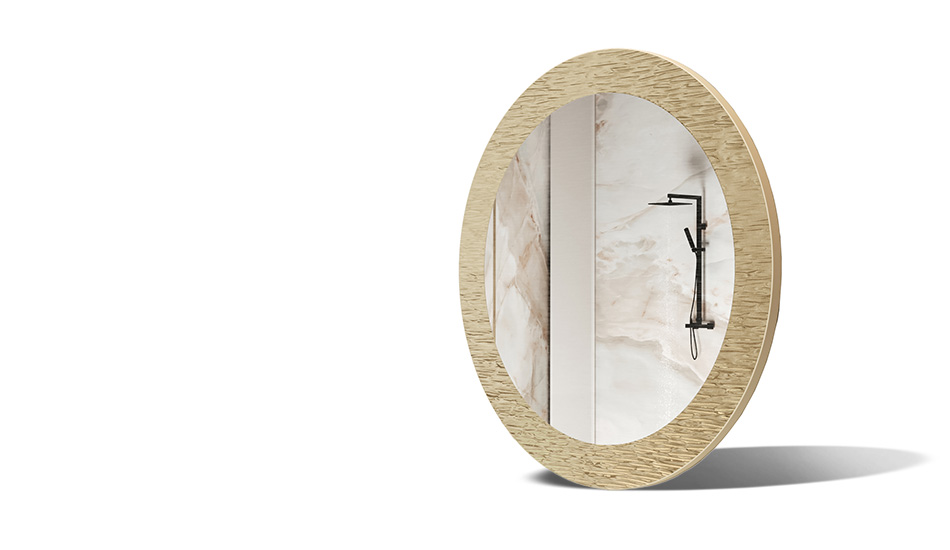 Speil i ramme med metalldekor. Symbol på moderne eleganse