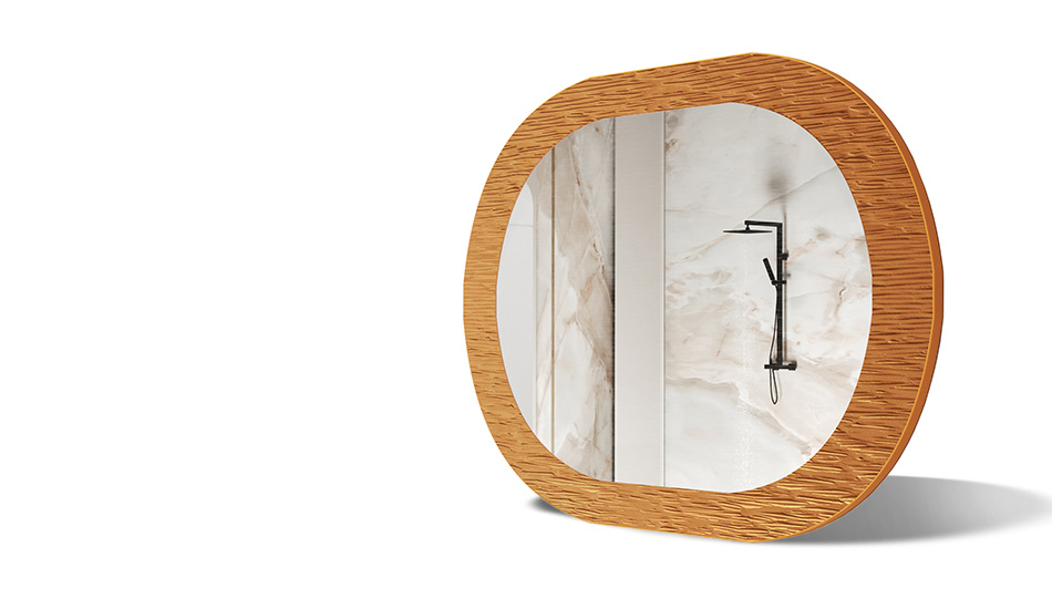 Speil i ramme med metalldekor. Symbol på moderne eleganse