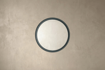 Speil i en lakkert ramme