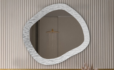 Speil i en metallramme