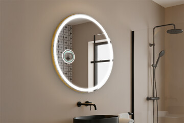 Speil i en dekorativ ramme